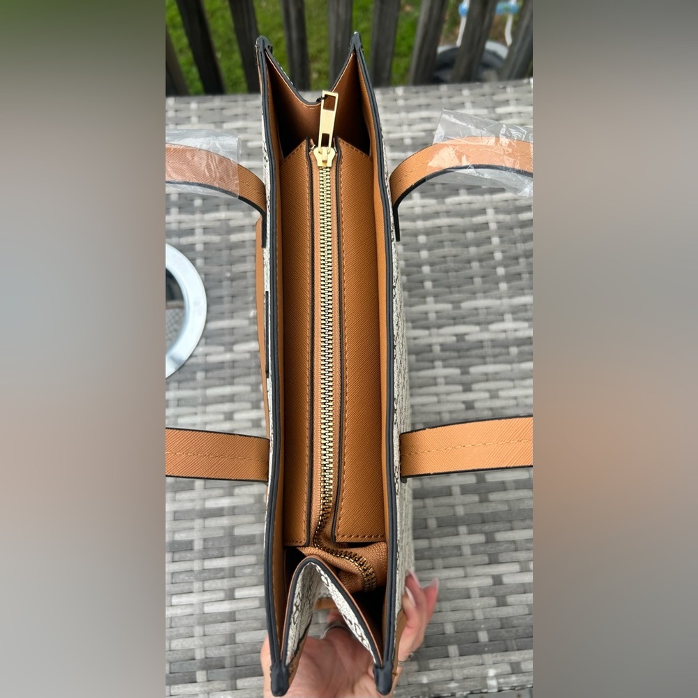 NWT Amy Miller Signature Wanderlust Aries Tote Bag​ - Picture 8 of 9